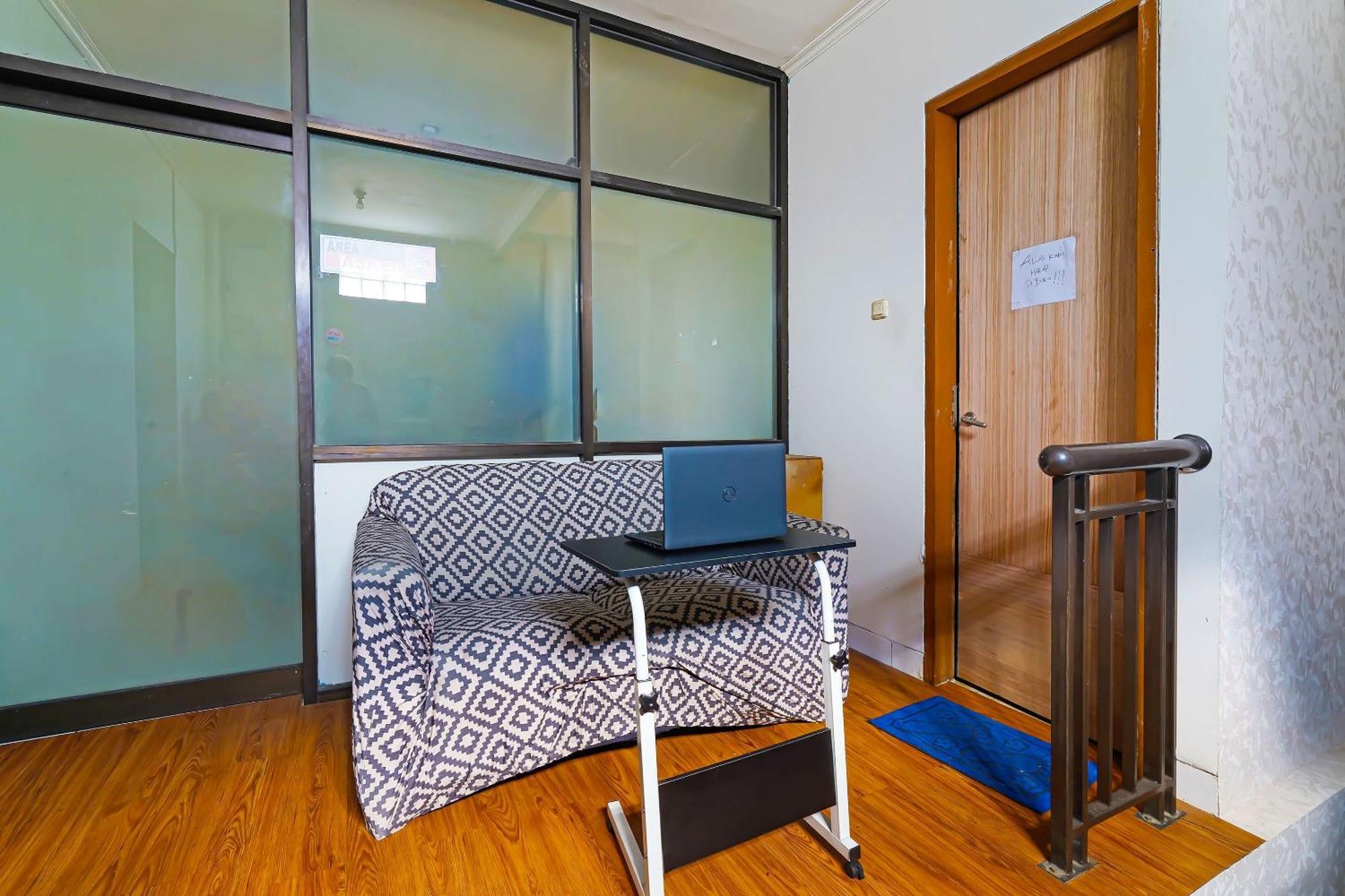 Oyo Life 92720 Mekarwangi Guest House บันดุง ภายนอก รูปภาพ