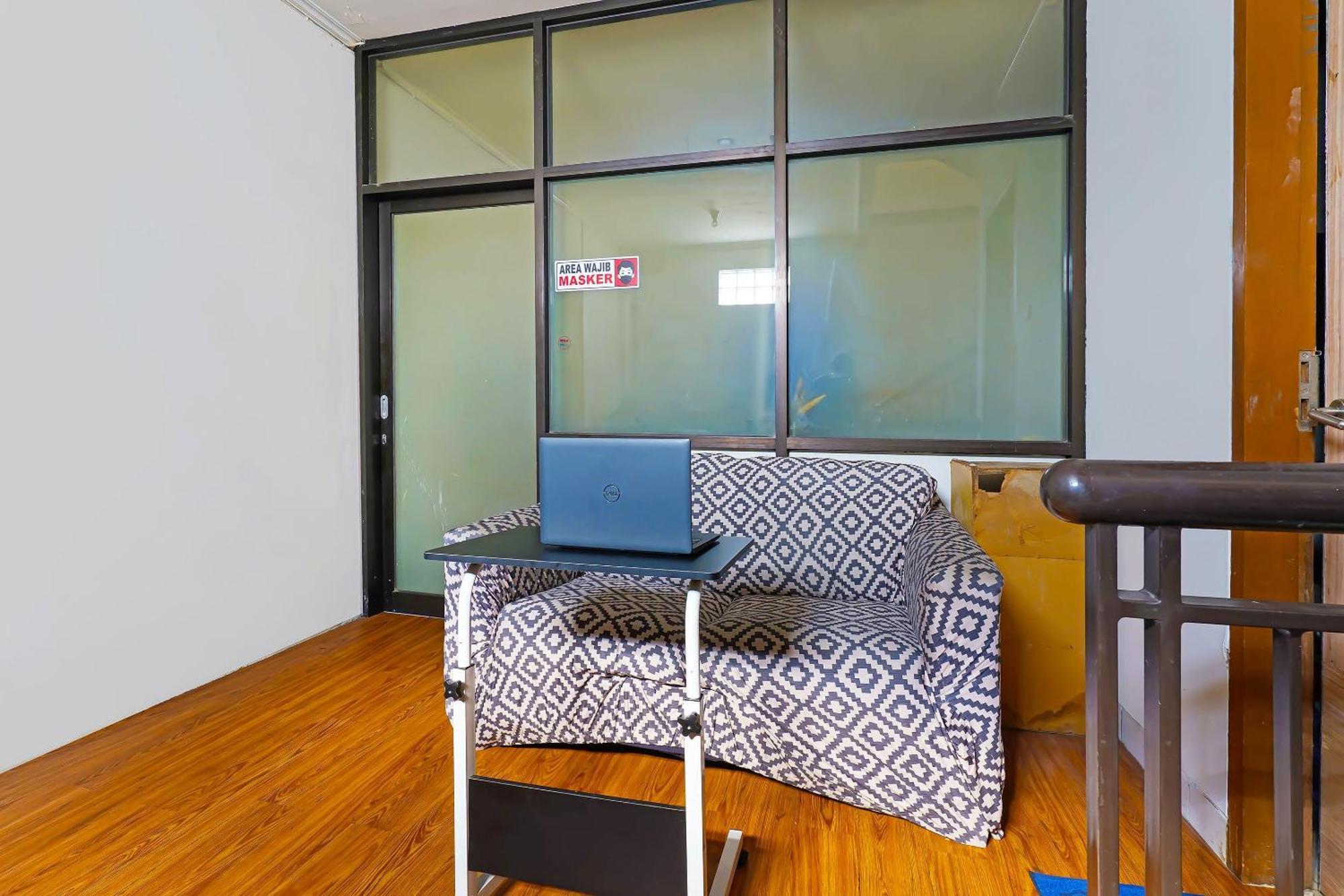 Oyo Life 92720 Mekarwangi Guest House บันดุง ภายนอก รูปภาพ